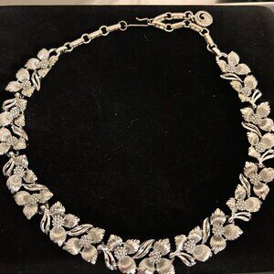 Vintage LISNER Silver Tone Floral Choker Necklace